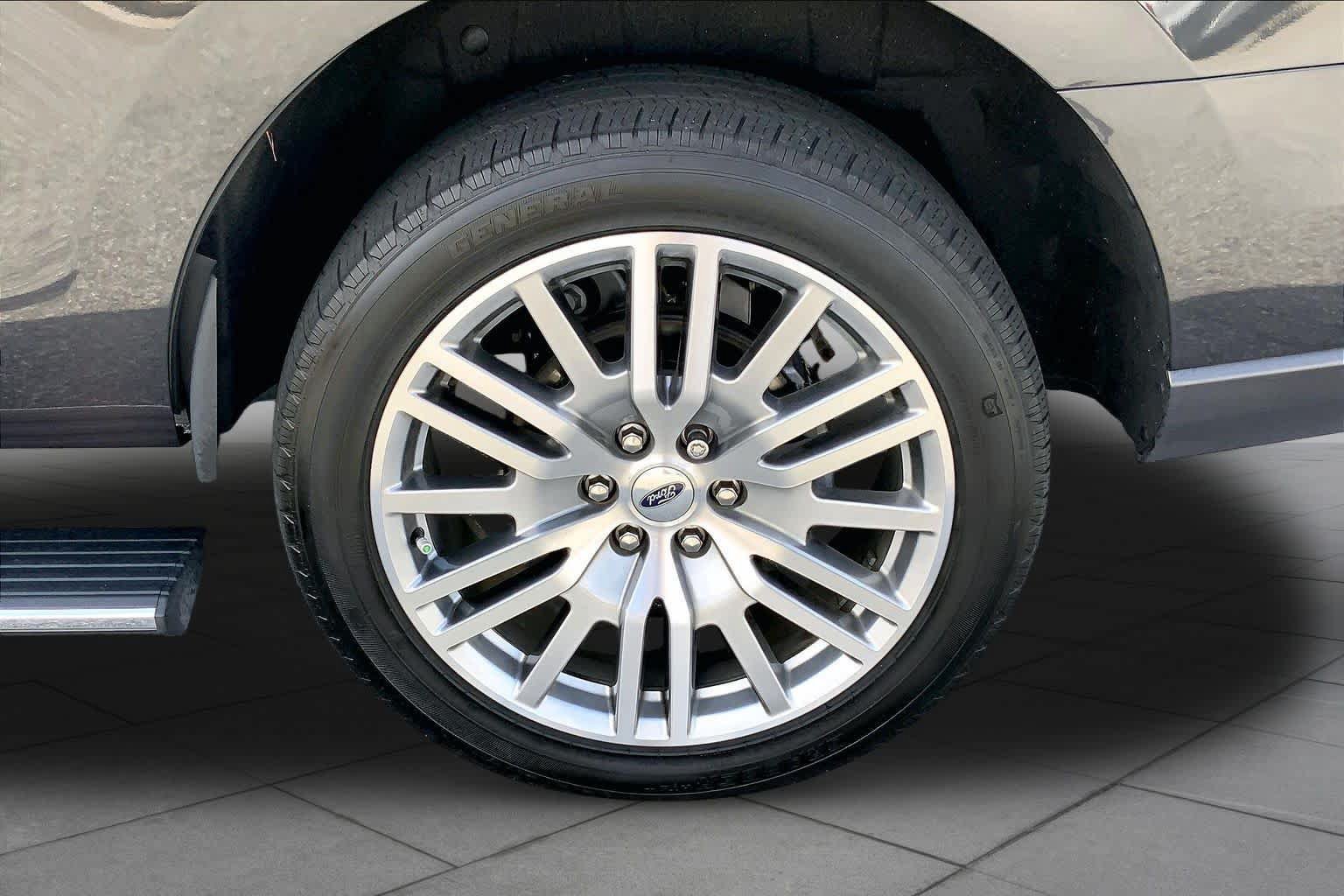 Used 2023 Ford Expedition Limited RWD image 10