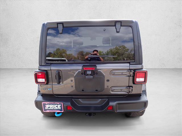 Used 2024 Jeep Wrangler Unlimited w/ Convenience Group AWD/4WD image 3