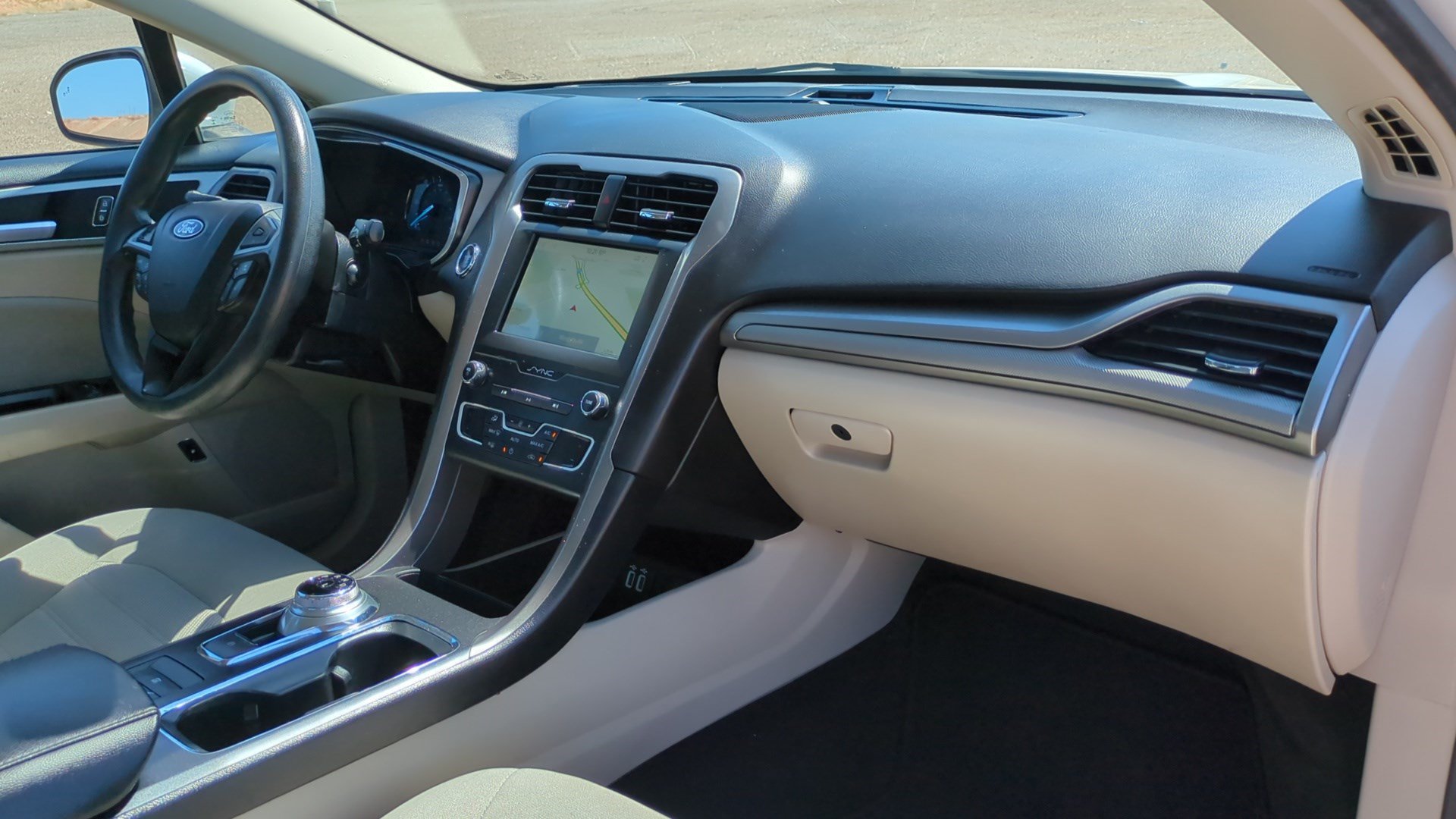 Used 2020 Ford Fusion SE FWD image 30