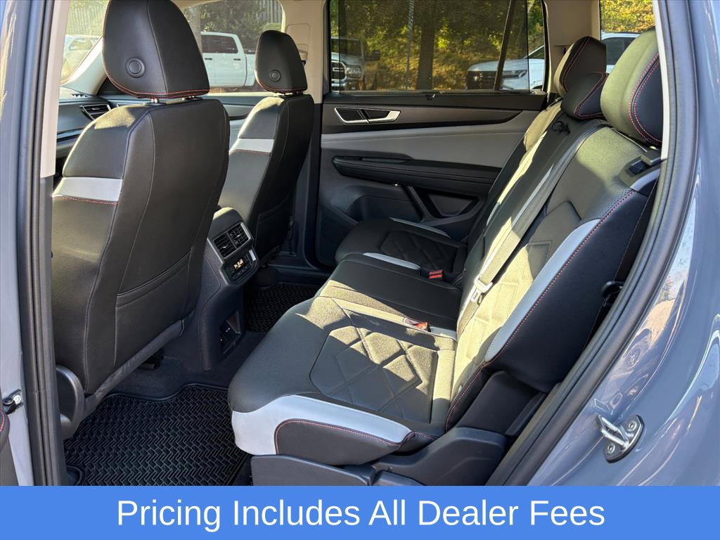 Used 2025 Volkswagen Atlas Peak Edition SE AWD/4WD image 19