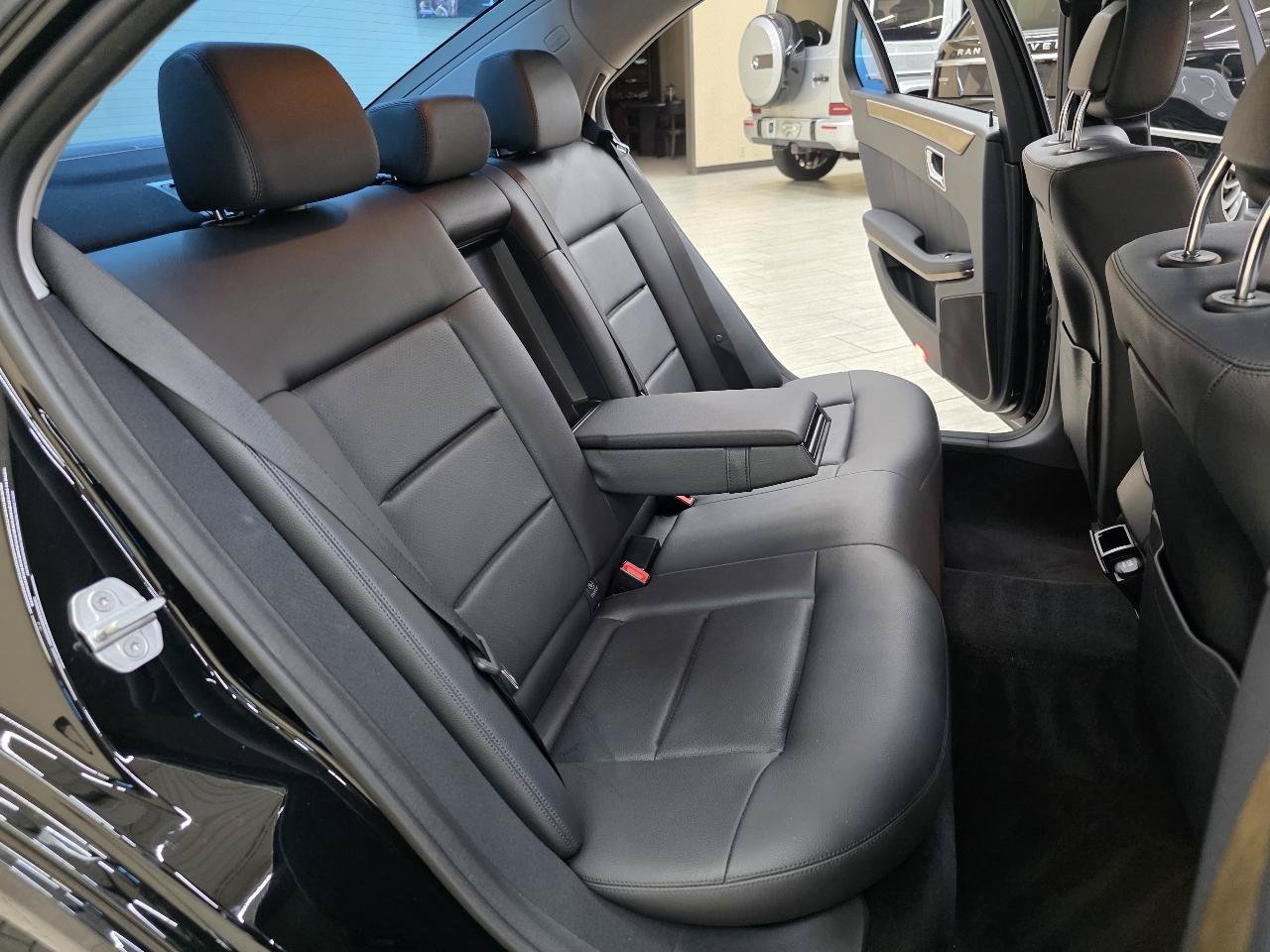 Used 2010 Mercedes-Benz E 350 Sedan image 22