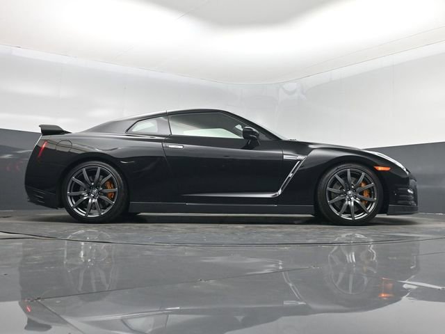 Used 2012 Nissan GT-R Premium image 16