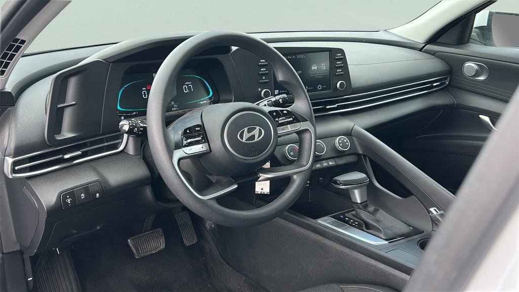 Certified 2025 Hyundai Elantra SE image 11