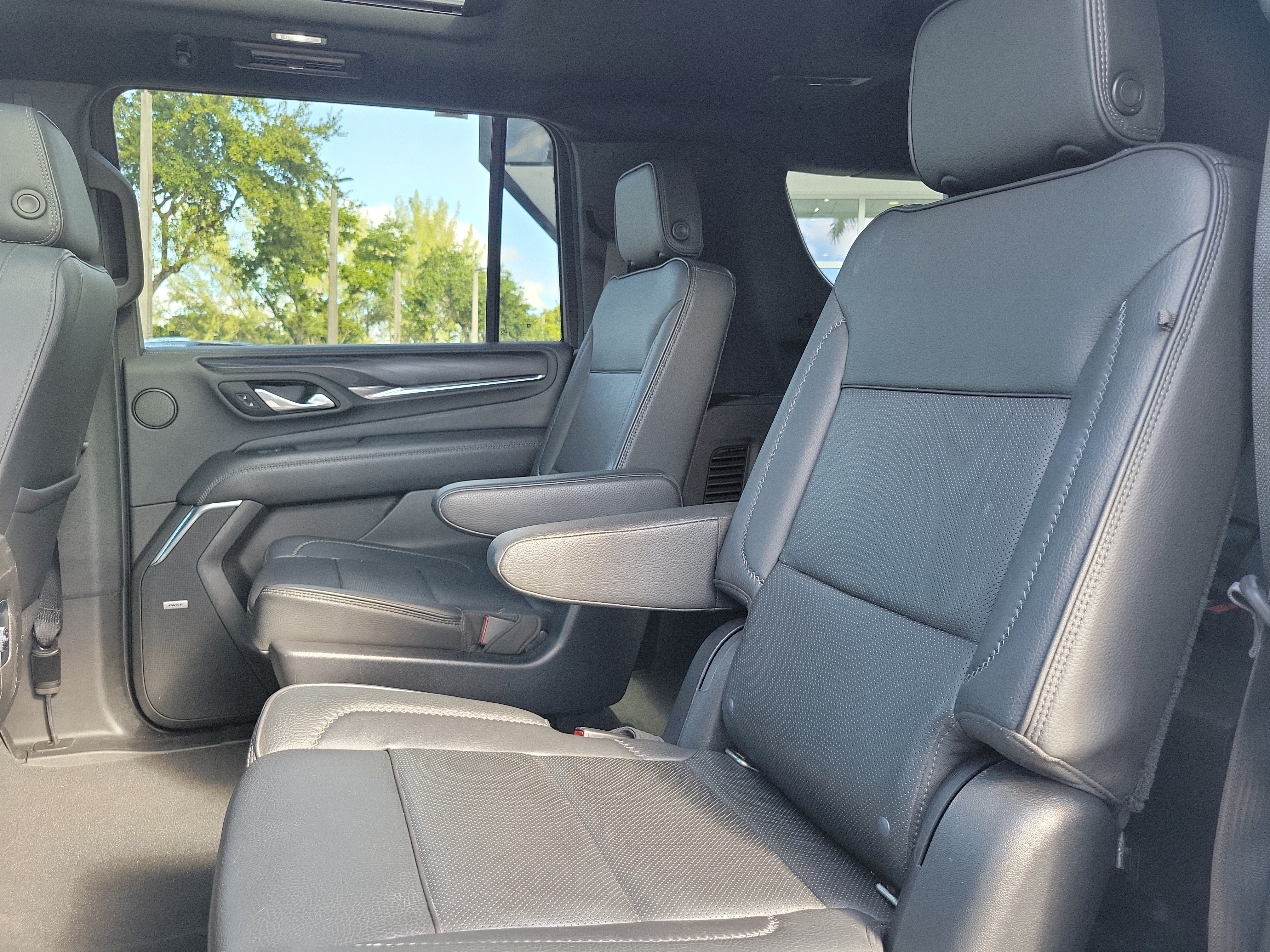 Used 2021 GMC Yukon XL Denali w/ Denali Premium Package RWD image 15
