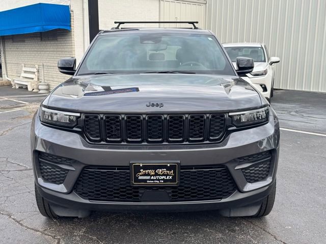 Used 2023 Jeep Grand Cherokee Altitude image 2