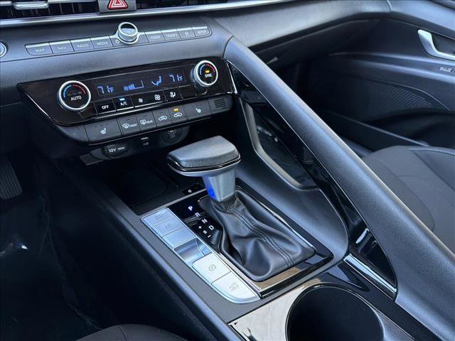 Used 2025 Hyundai Elantra SEL image 20