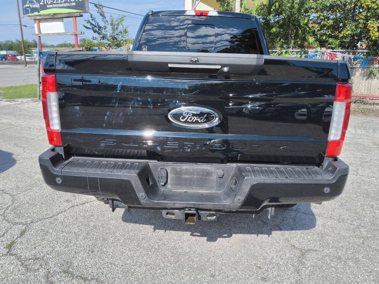 Used 2018 Ford F250 Lariat w/ Lariat Ultimate Package AWD/4WD image 4