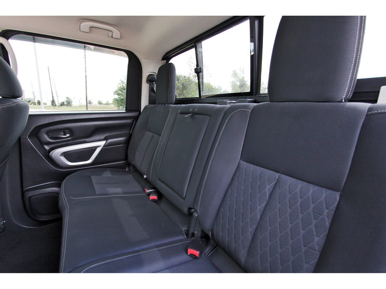 Used 2018 Nissan Titan SV AWD/4WD image 31