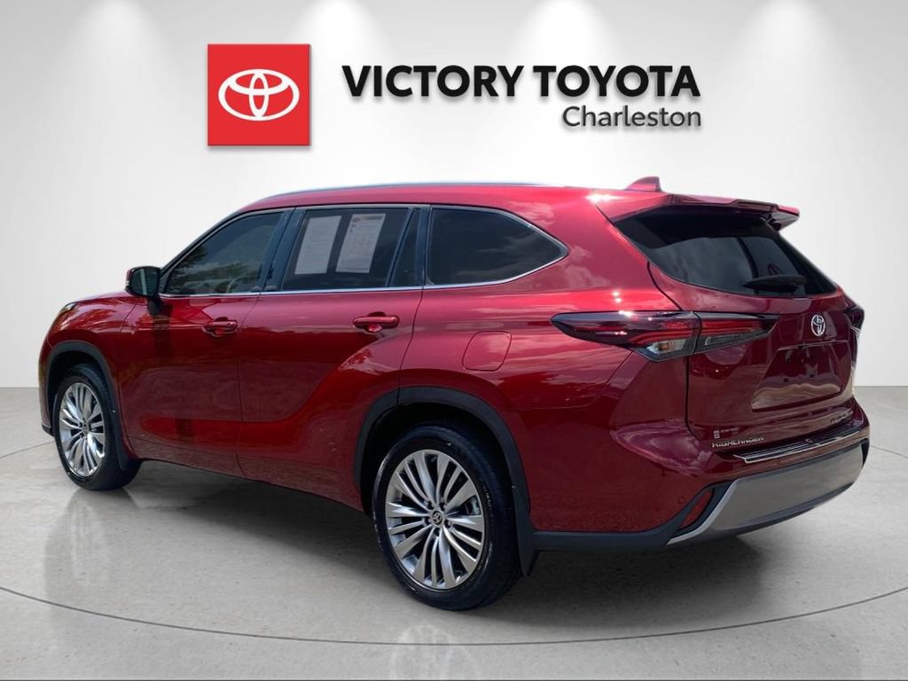 Used 2025 Toyota Highlander Platinum AWD/4WD image 3