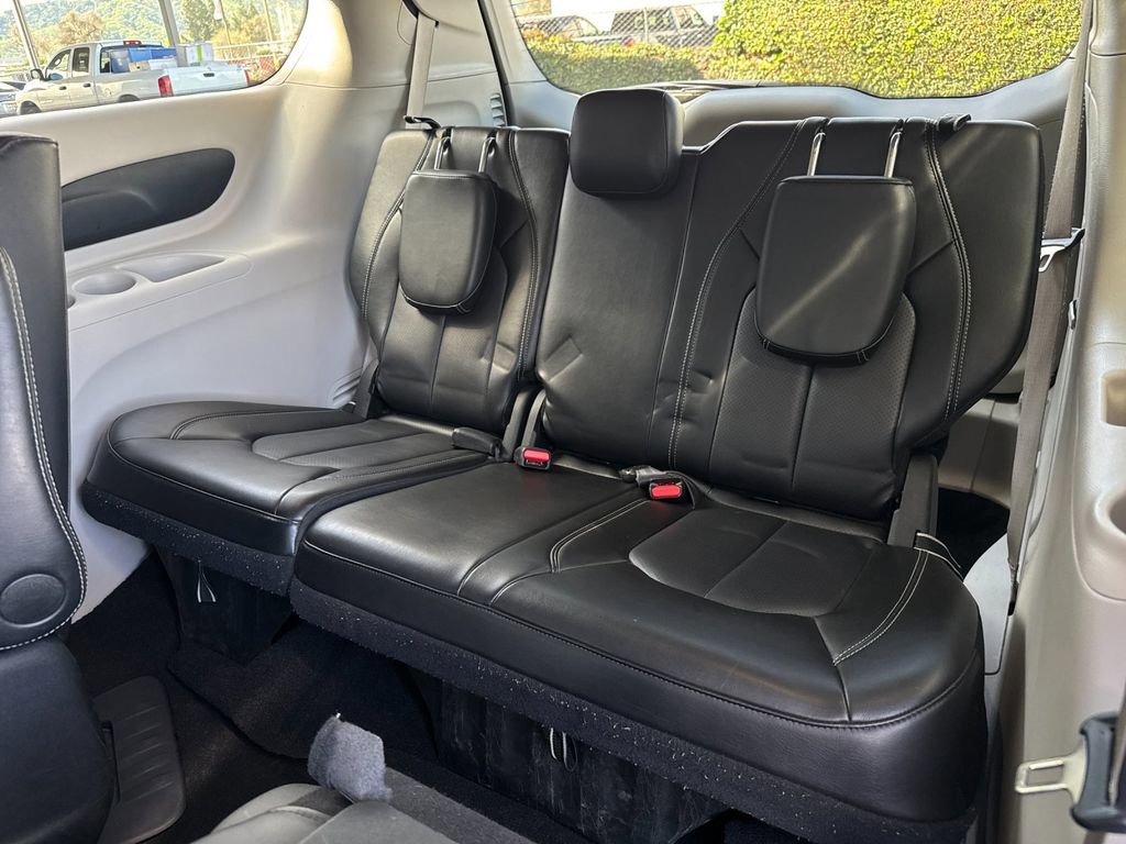 Used 2024 Chrysler Pacifica Select image 14