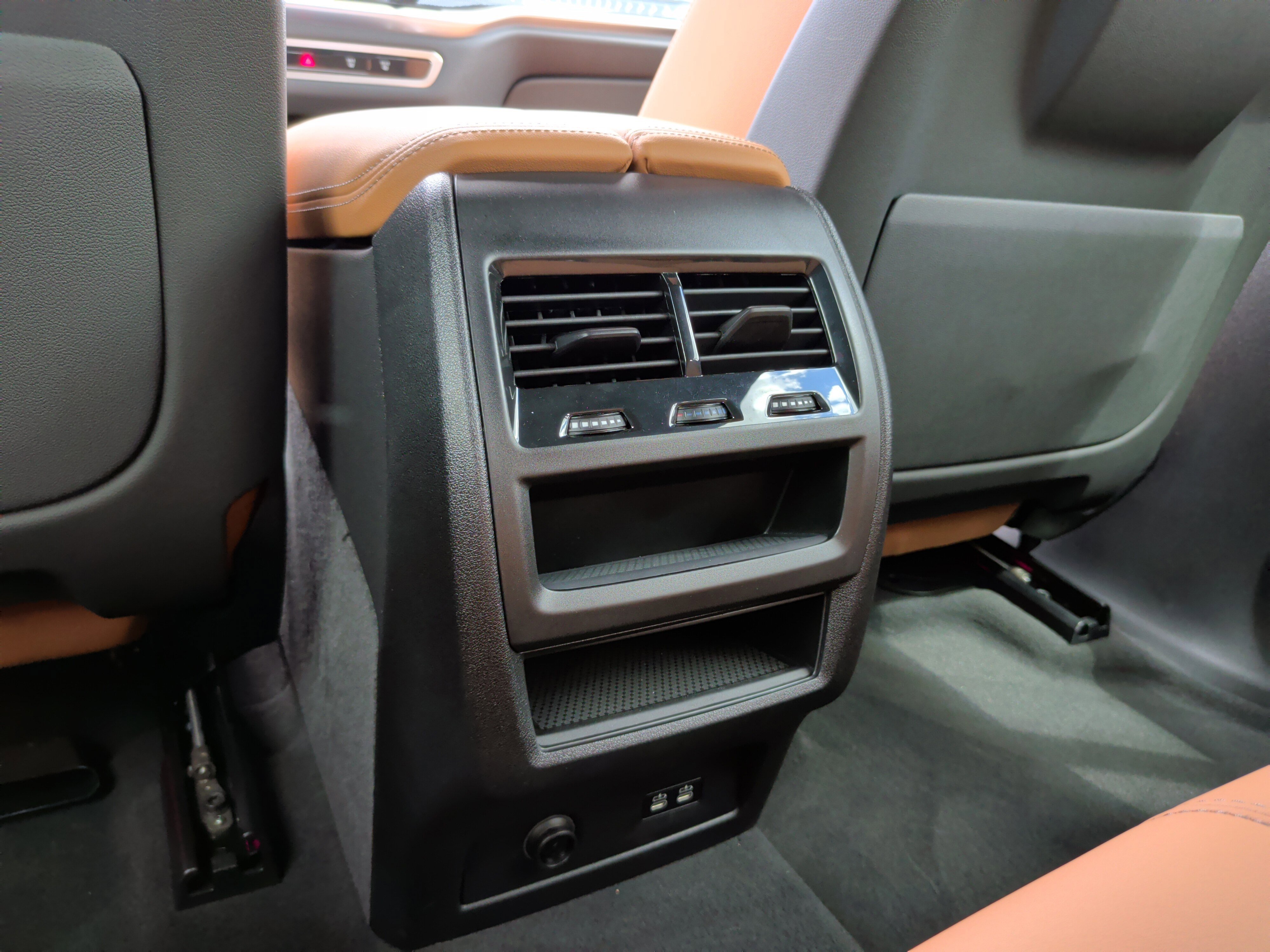 Certified 2025 BMW X5 xDrive50e w/ M Sport Package image 37