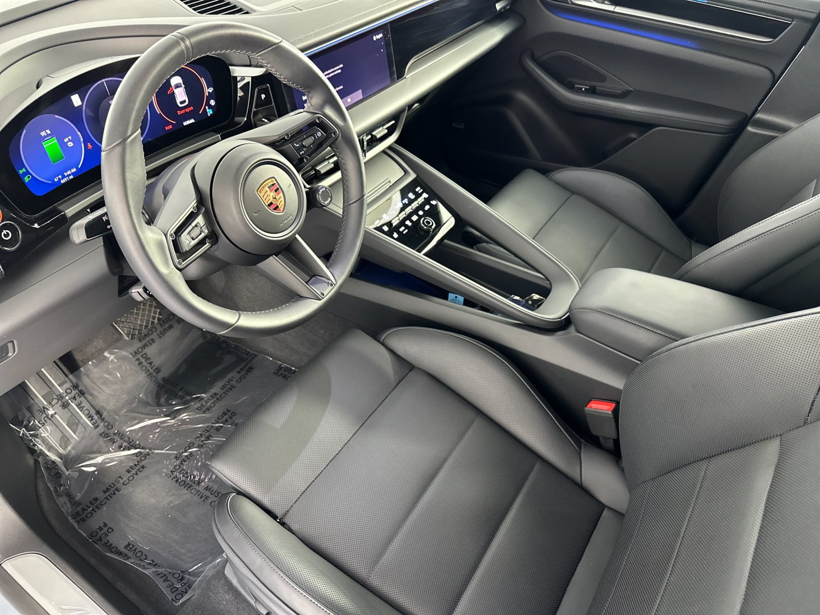 Certified 2025 Porsche Macan Electric RWD image 4