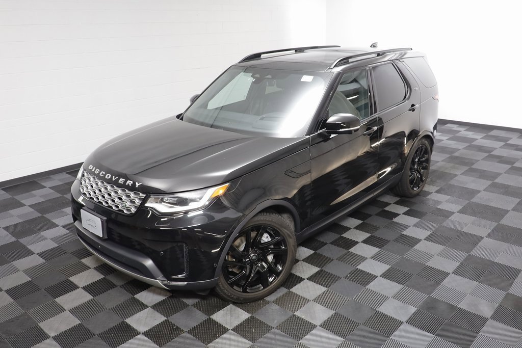 Certified 2025 Land Rover Discovery S image 2