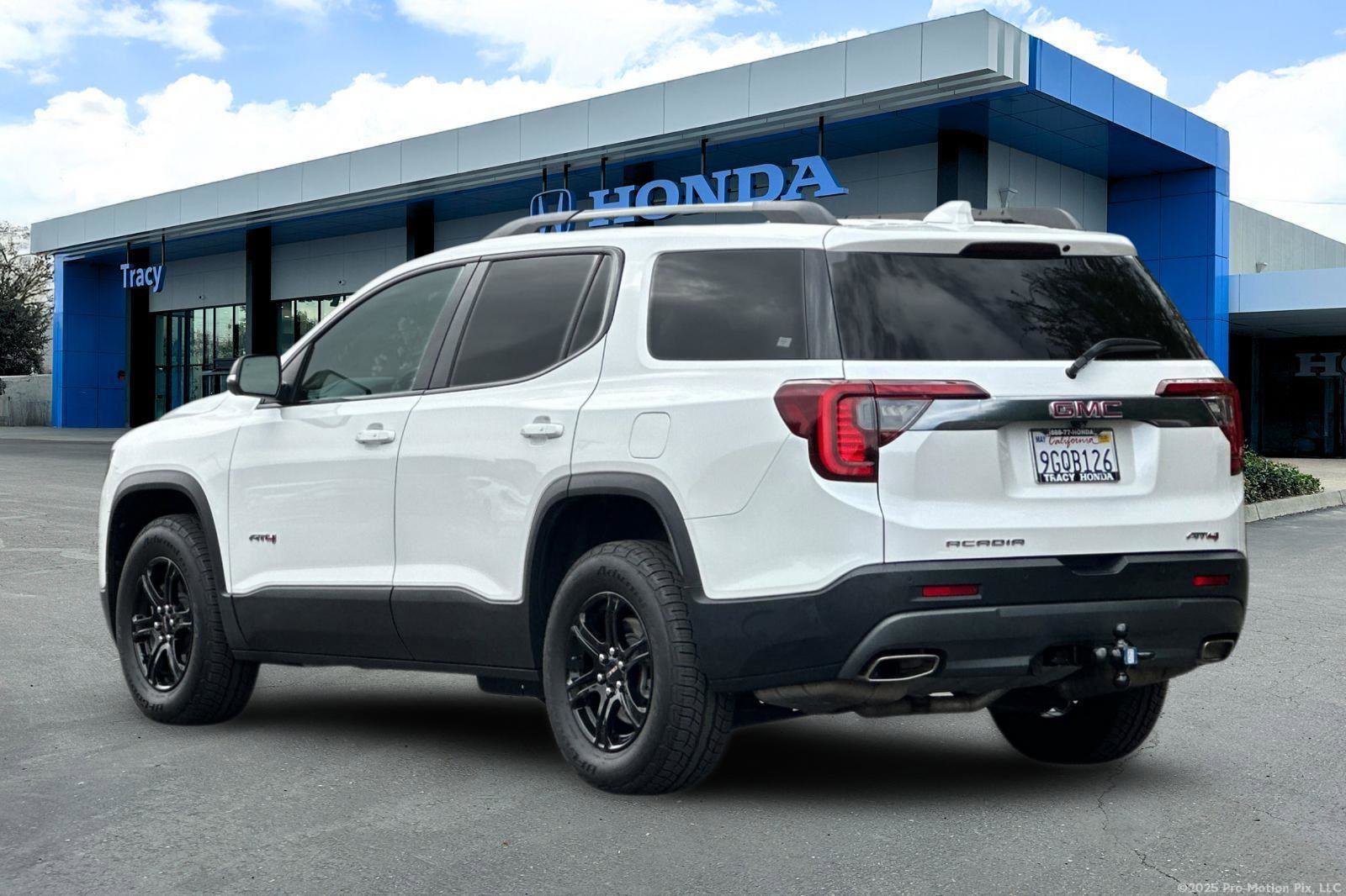 Used 2022 GMC Acadia AT4 w/ Technology Package image 9