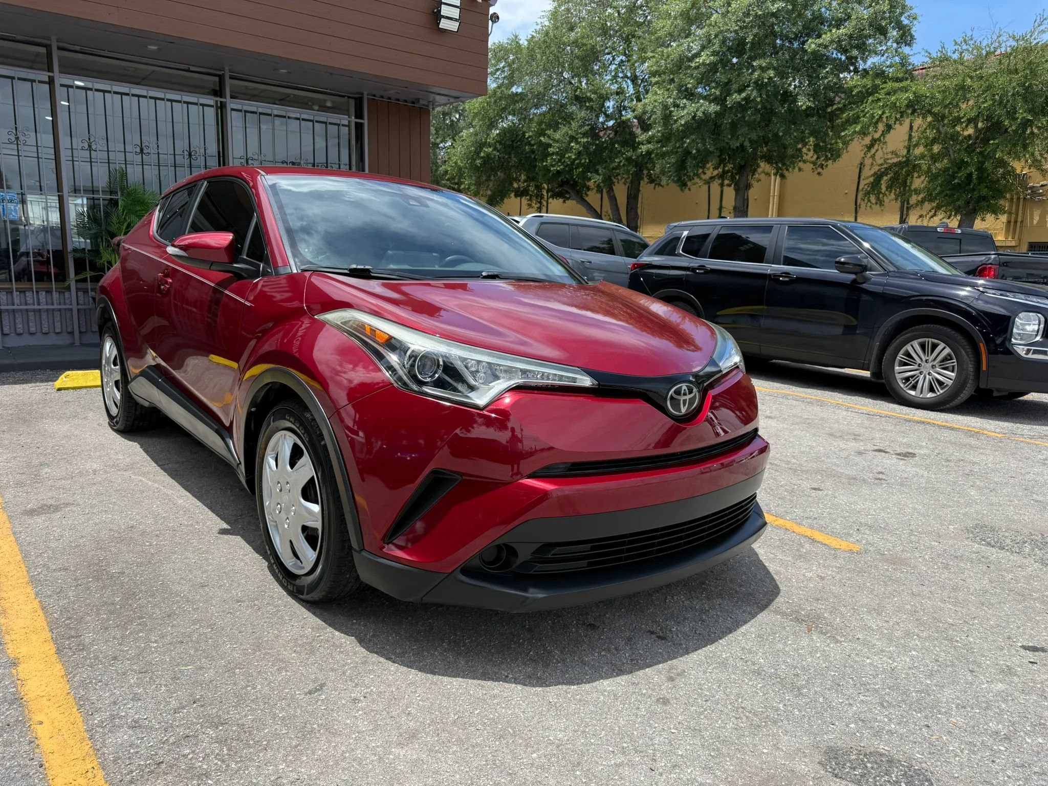 Used 2019 Toyota C-HR LE FWD image 3