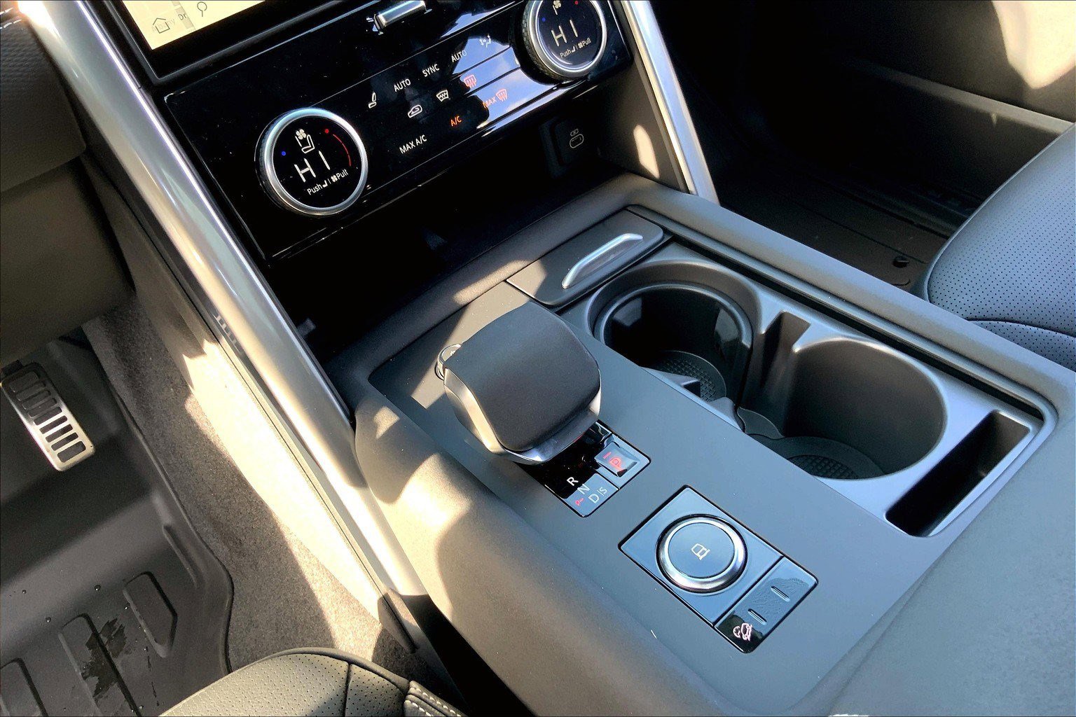 New 2025 Land Rover Discovery Dynamic SE image 8