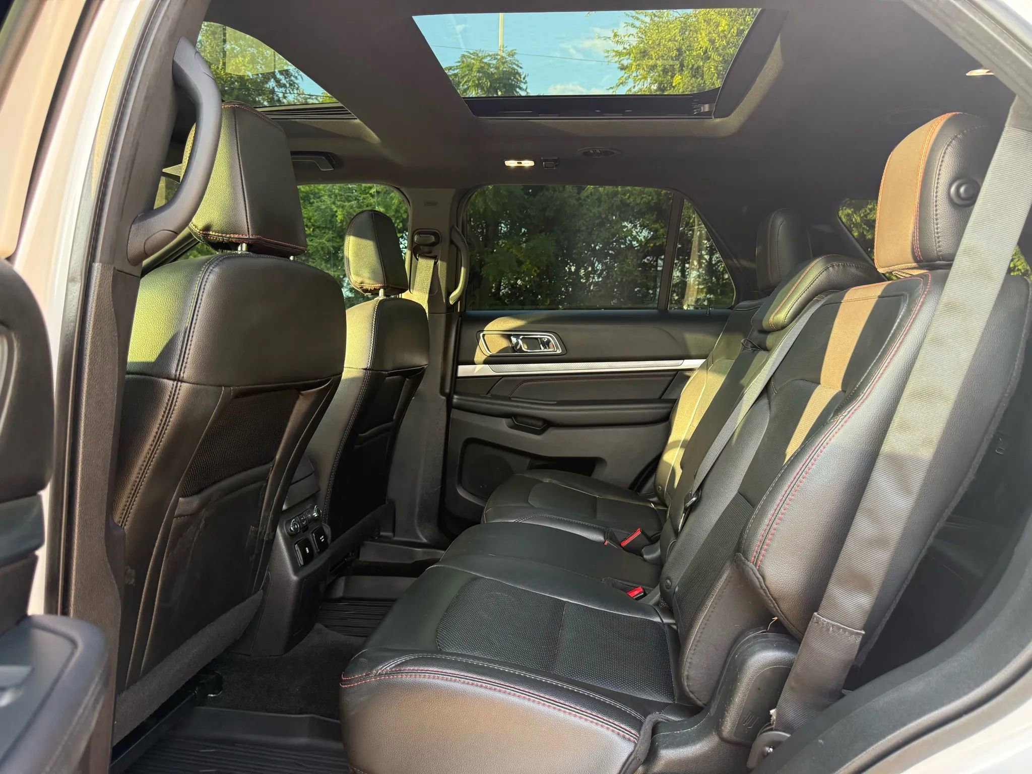 Used 2018 Ford Explorer Sport w/ Equipment Group 401A image 10