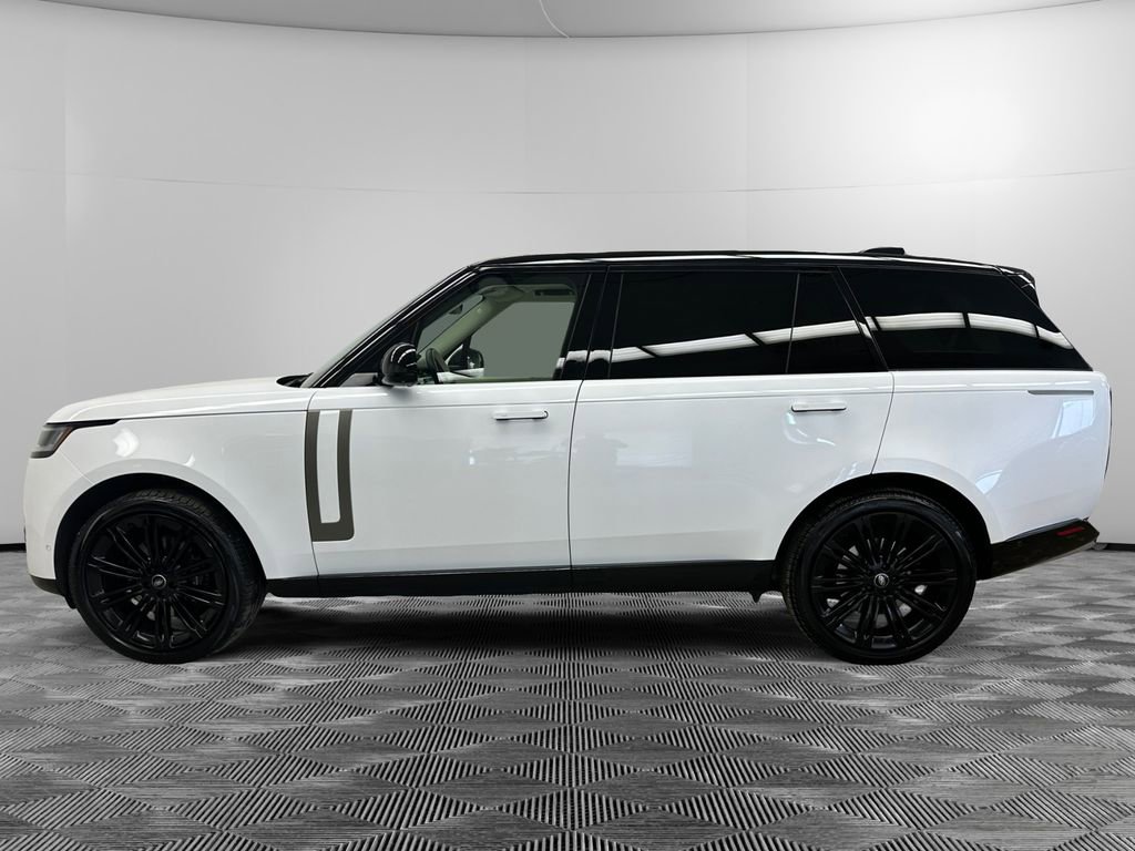 Used 2024 Land Rover Range Rover Long Wheelbase SE image 2