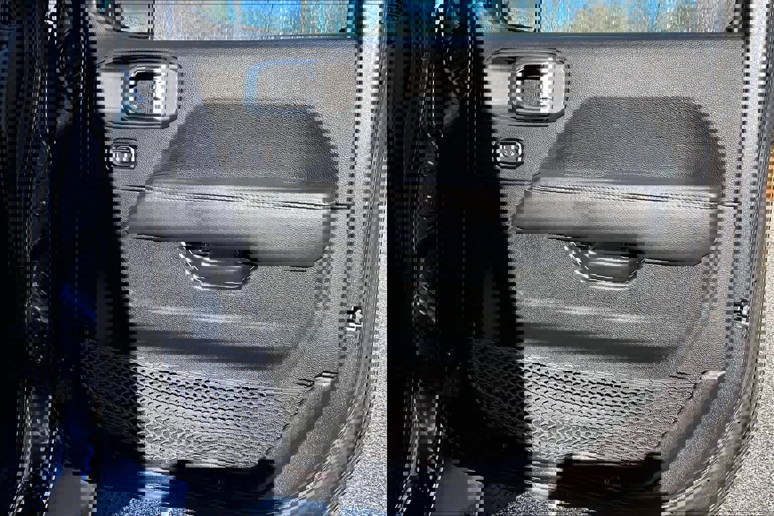 Used 2019 Jeep Wrangler Unlimited Sahara image 22