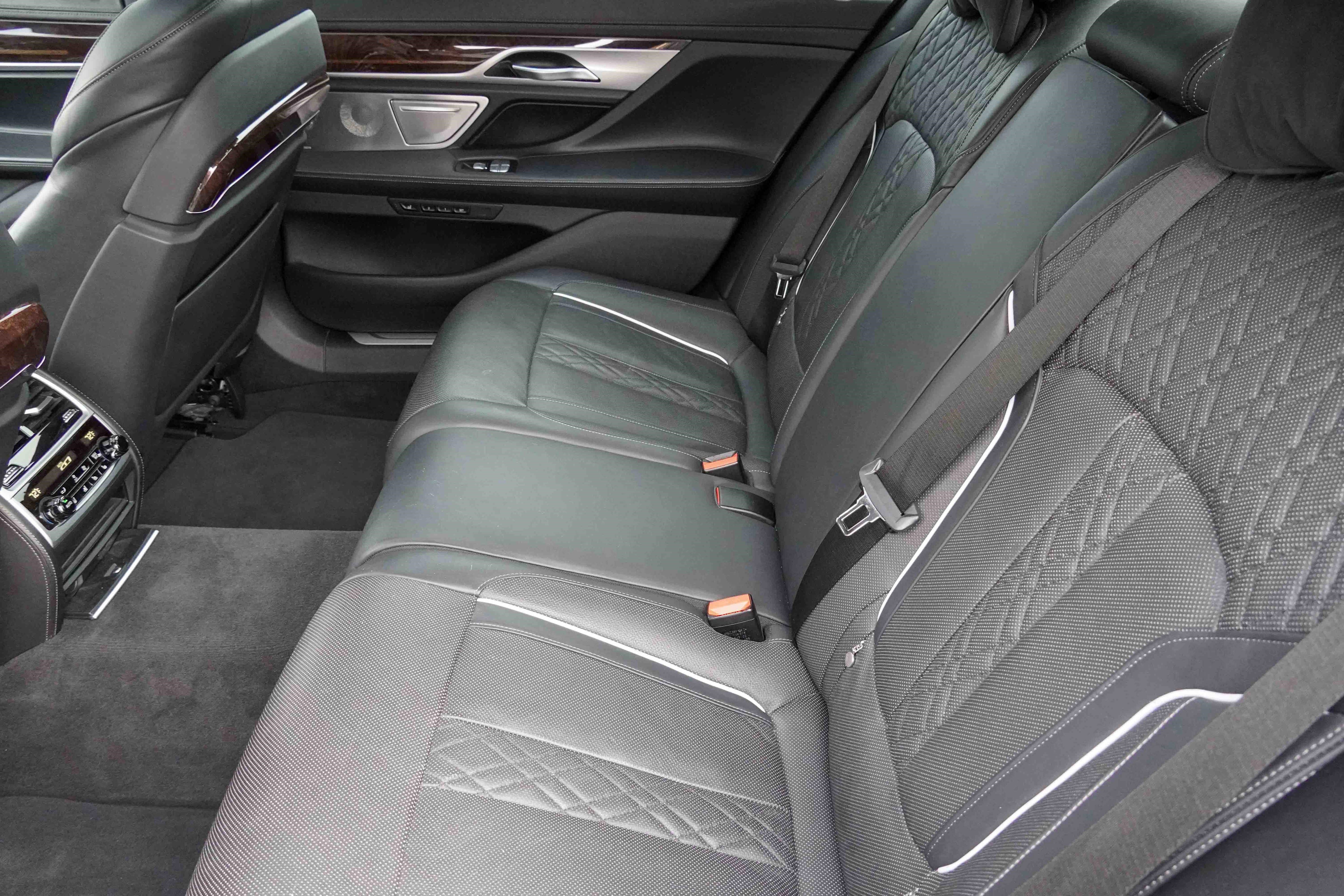 Used 2019 BMW 740i w/ Executive Package image 40