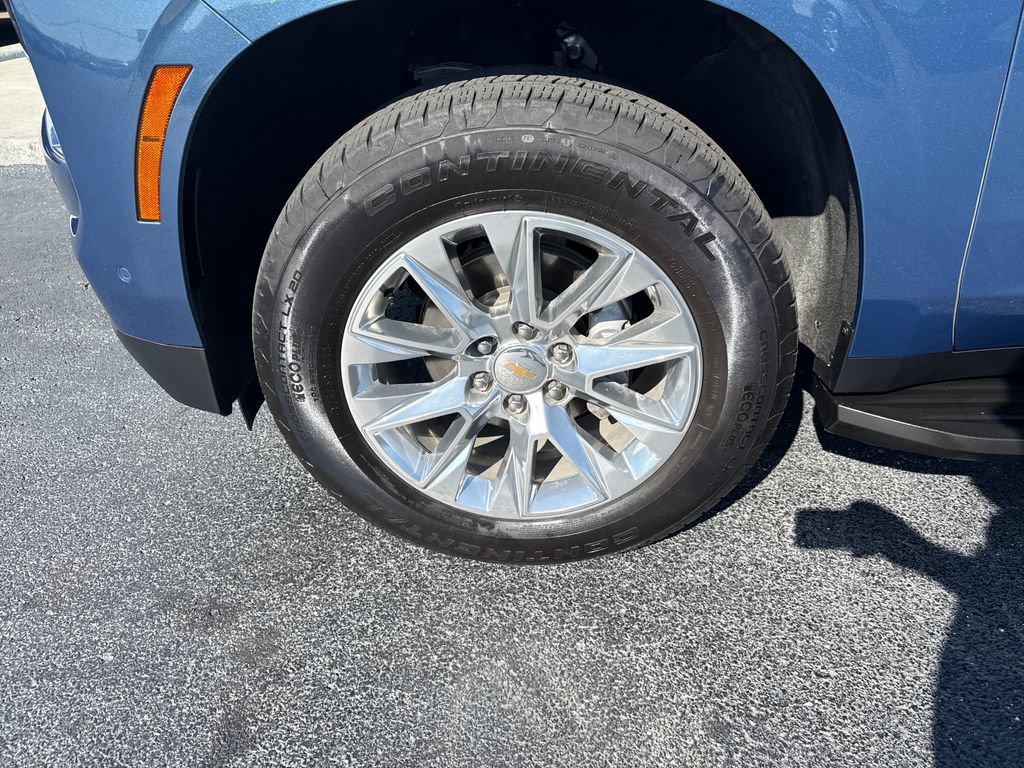 Used 2025 Chevrolet Suburban Premier AWD/4WD image 34