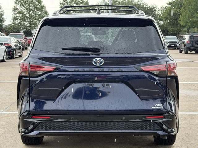 Used 2024 Toyota Sienna XSE FWD image 5