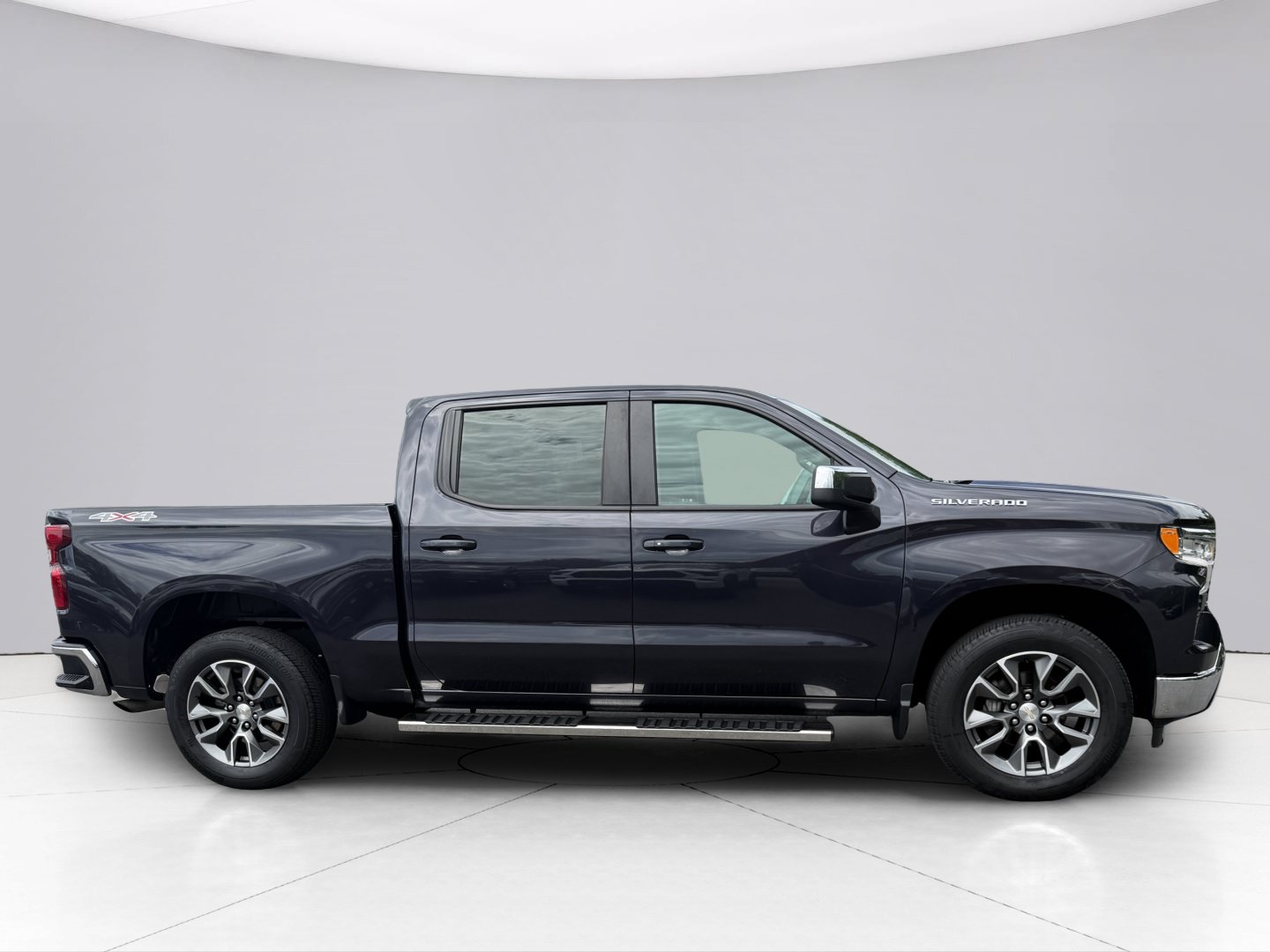 Used 2023 Chevrolet Silverado 1500 LT AWD/4WD image 4