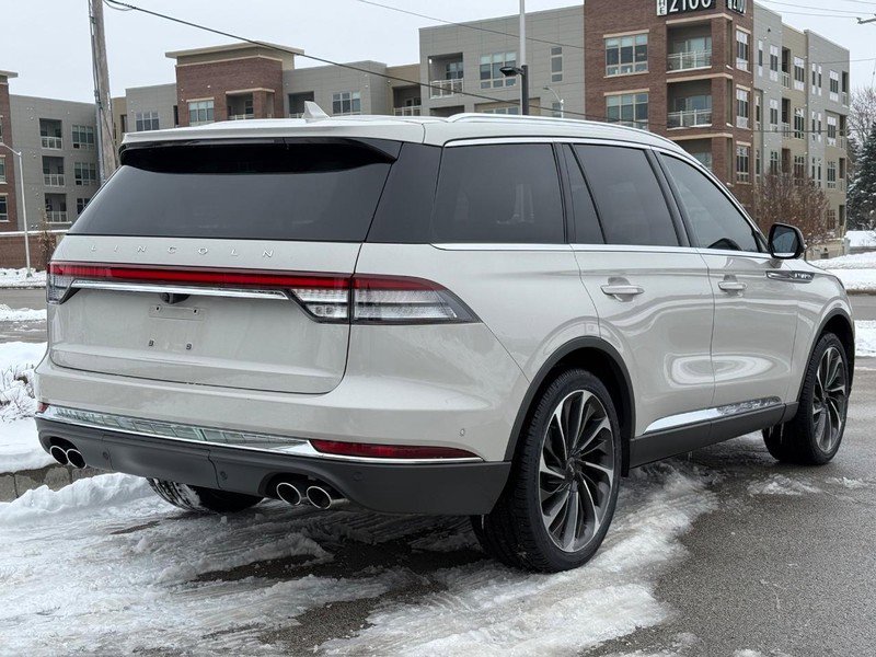 Used 2020 Lincoln Aviator Reserve w/ Equipment Group 202A image 3