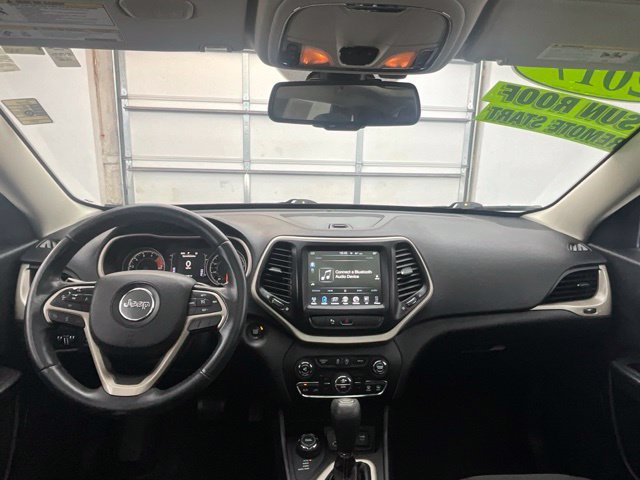 Used 2017 Jeep Cherokee Latitude w/ Comfort/Convenience Group AWD/4WD image 3