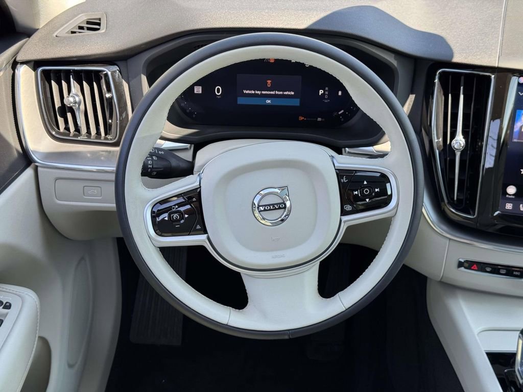 Certified 2025 Volvo XC60 B5 Core AWD/4WD image 15