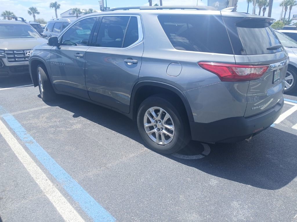 Used 2021 Chevrolet Traverse LT image 3