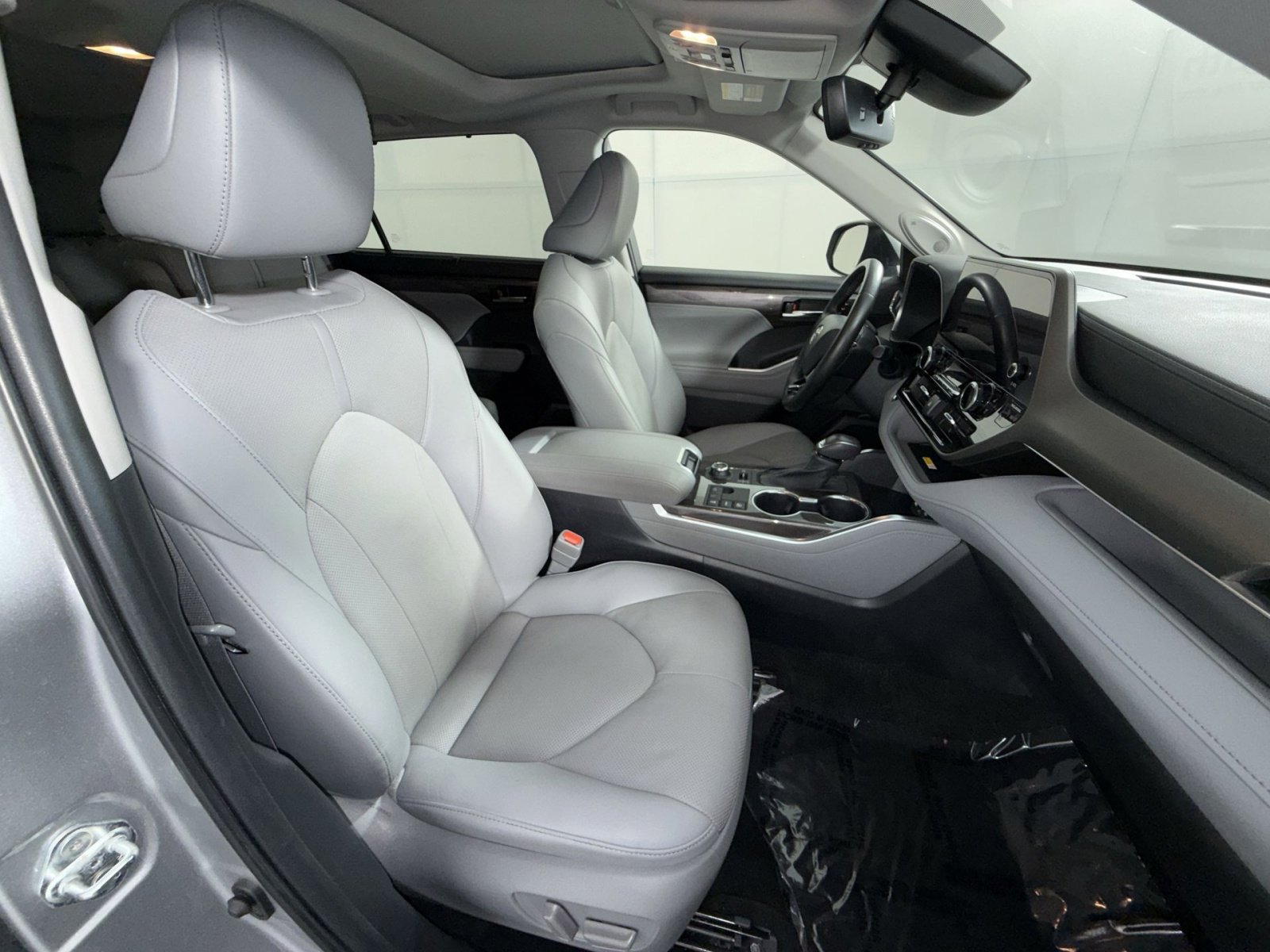 Used 2023 Toyota Highlander Limited AWD/4WD image 28