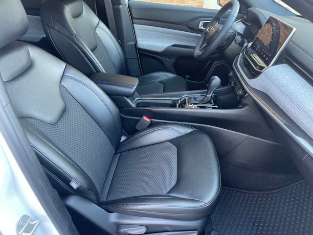 Used 2024 Jeep Compass Latitude w/ Convenience Group AWD/4WD image 47