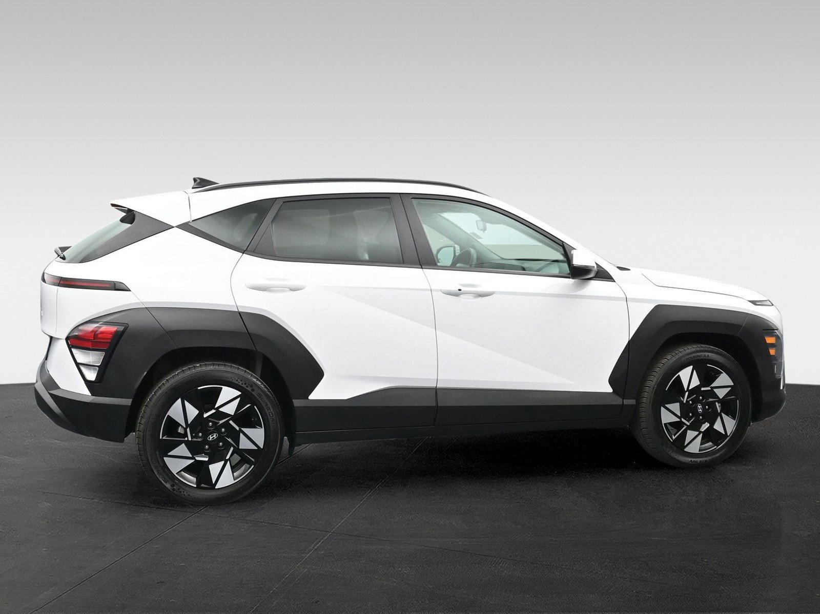 Certified 2024 Hyundai Kona SEL FWD image 5