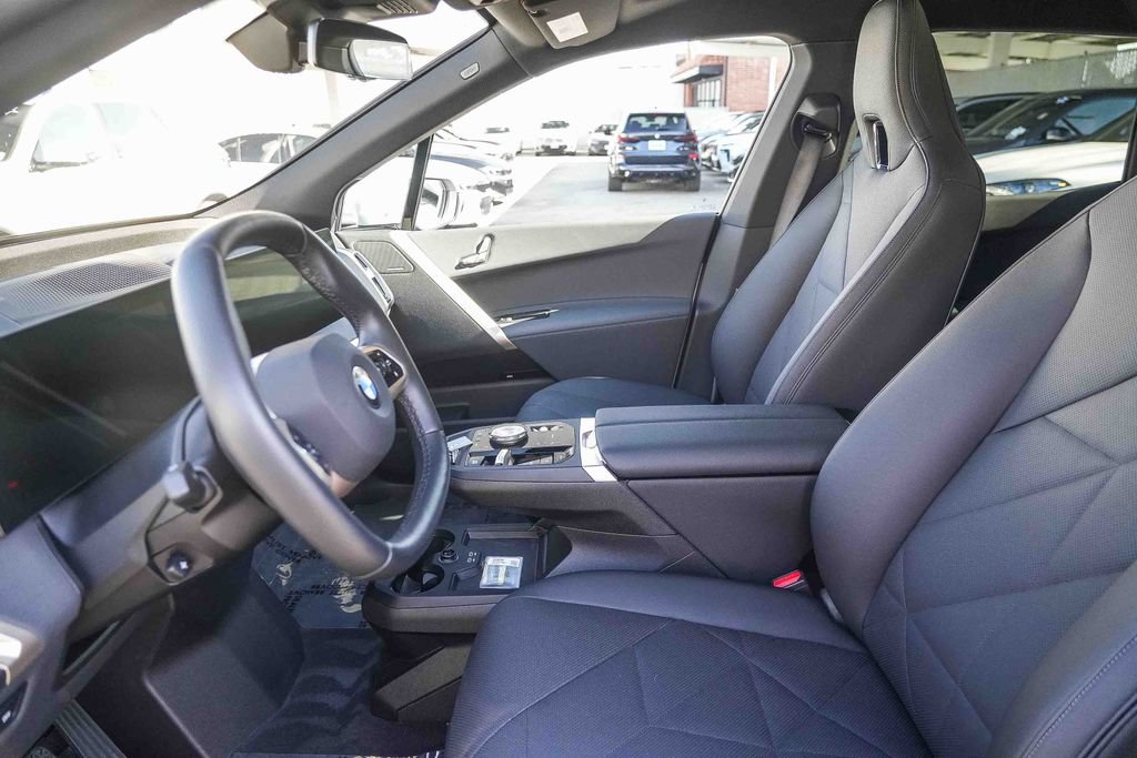 Used 2026 BMW iX xDrive60 AWD/4WD image 18