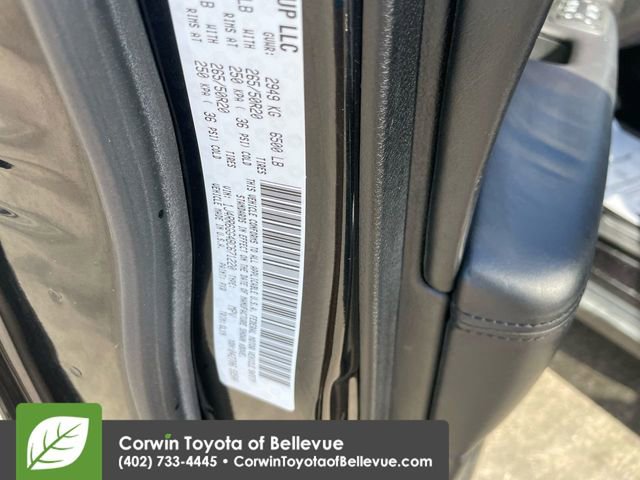 Used 2011 Jeep Grand Cherokee Overland image 27