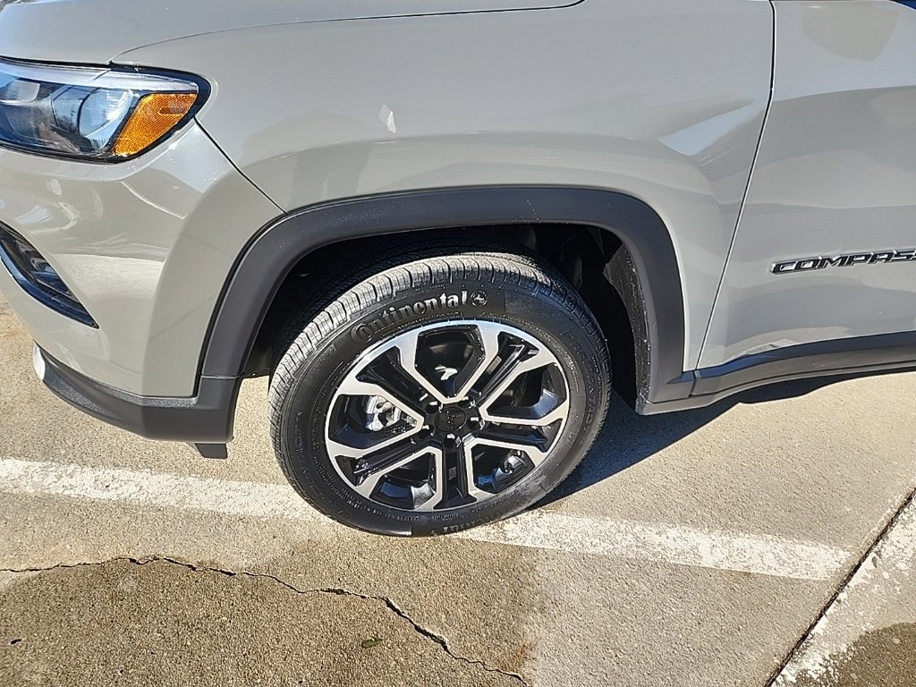 Certified 2022 Jeep Compass Limited image 14