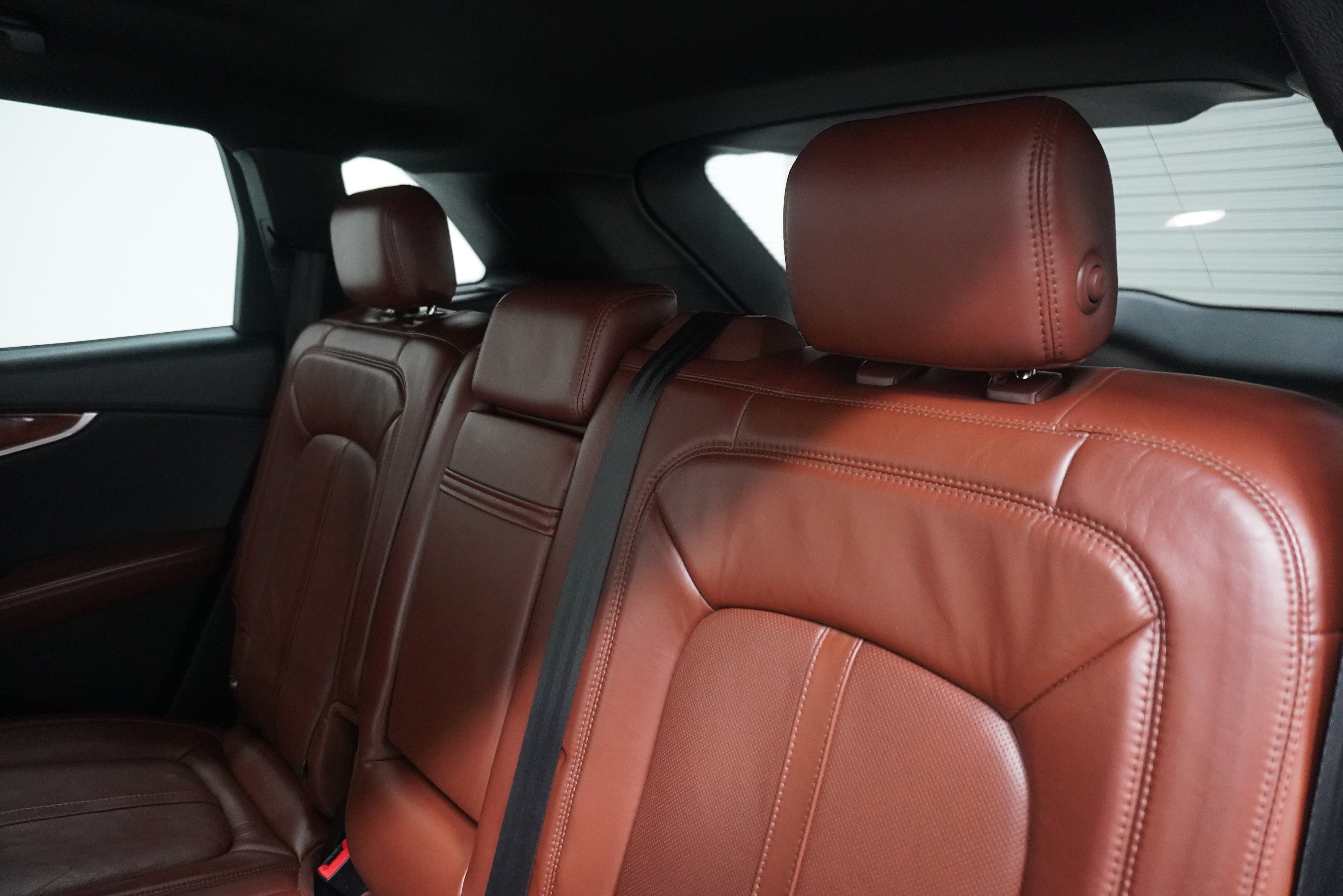 Used 2016 Lincoln MKX Reserve w/ Luxury Package FWD image 10