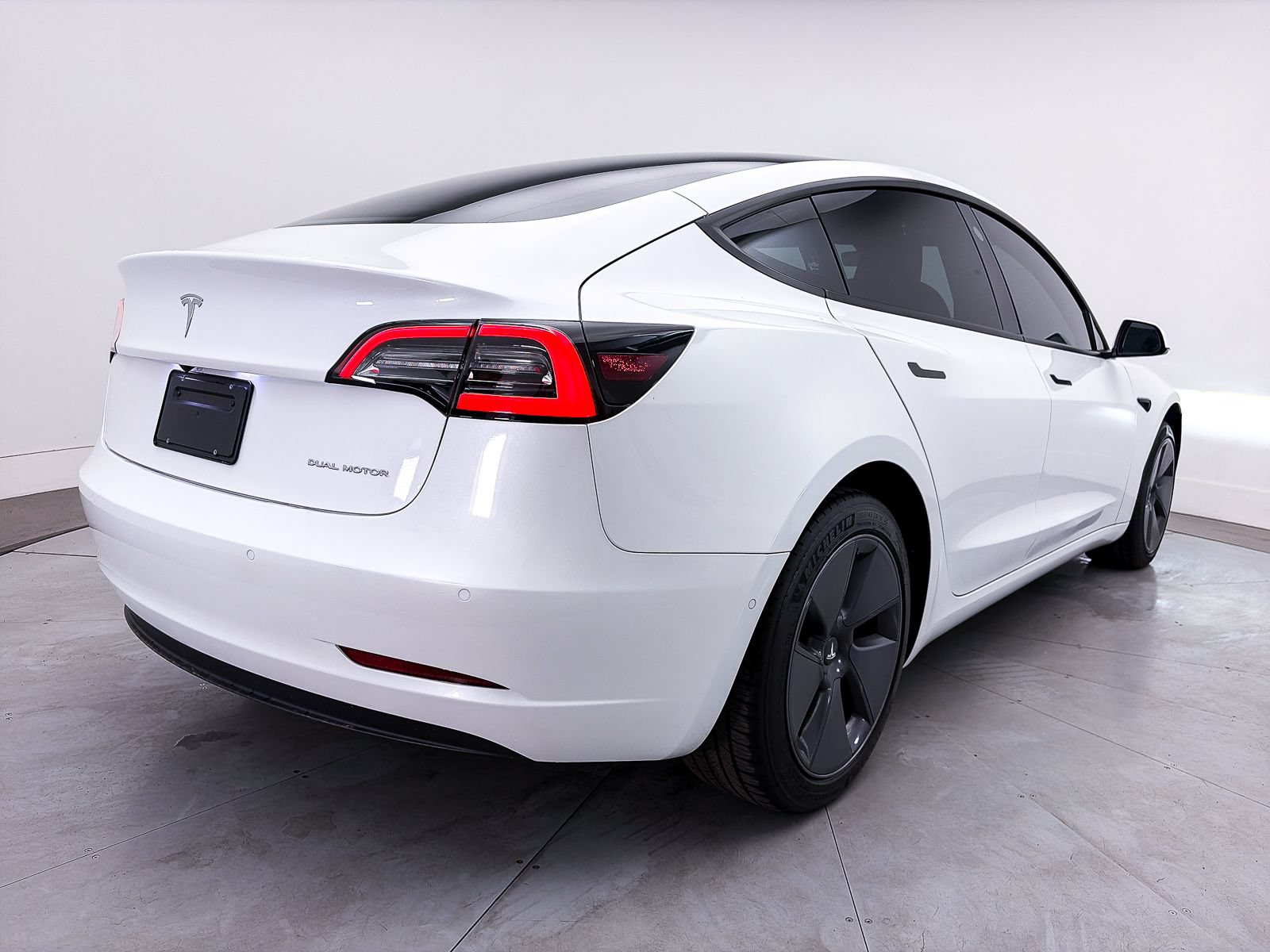 Used 2022 Tesla Model 3 Long Range AWD/4WD image 16