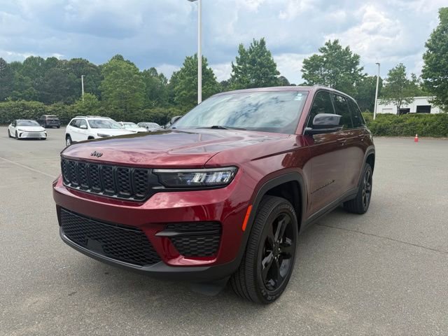 Used 2023 Jeep Grand Cherokee Altitude AWD/4WD image 1