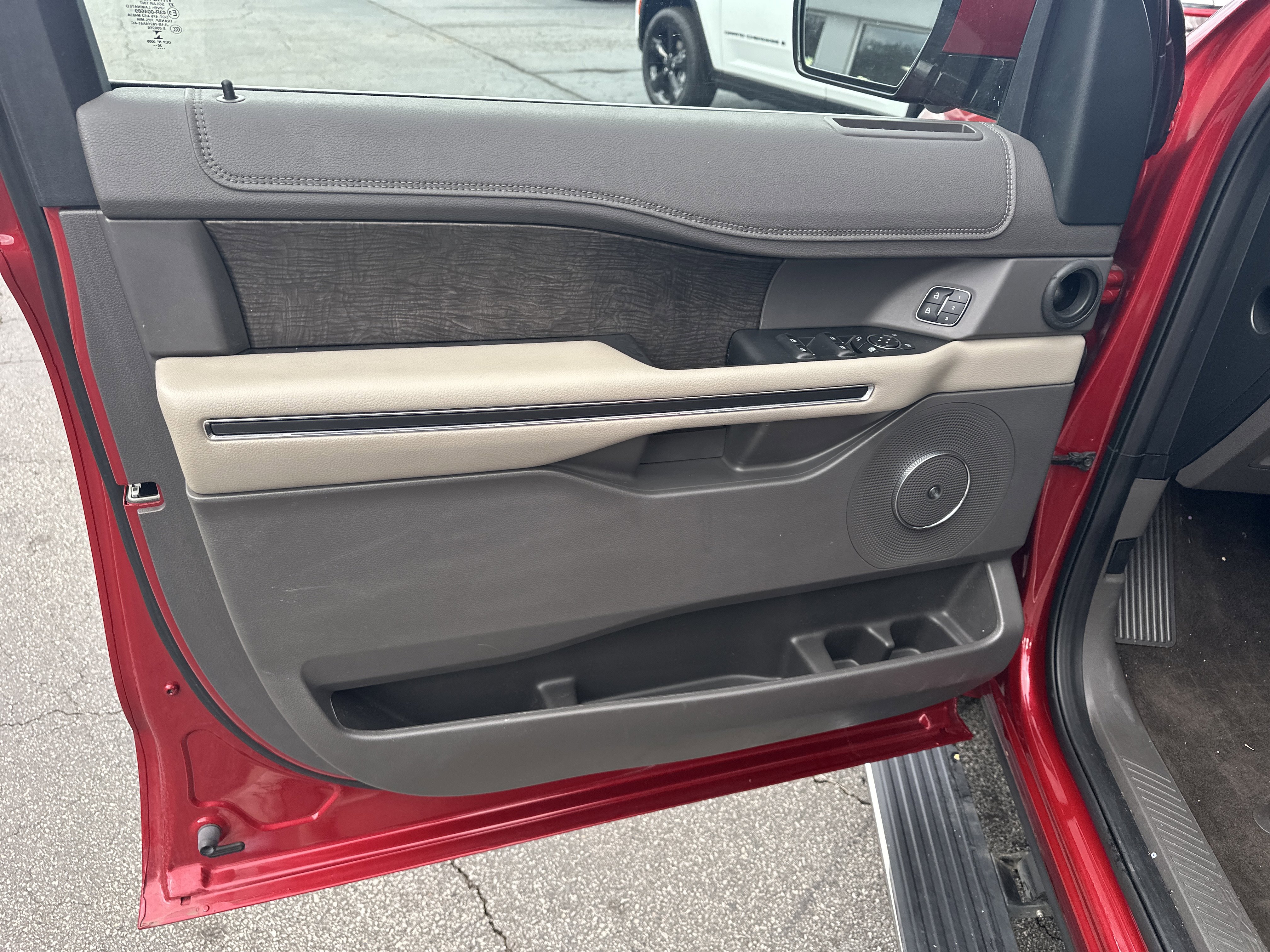 Used 2020 Ford Expedition Limited w/ Equipment Group 302A image 12