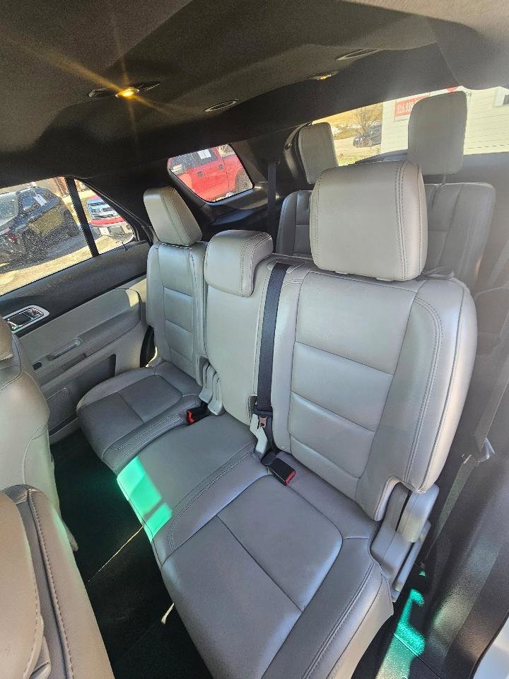 Used 2015 Ford Explorer XLT w/ Equipment Group 202A image 12