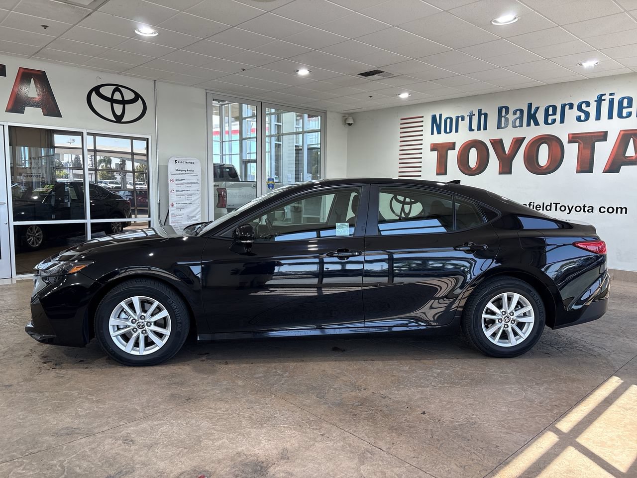 Used 2025 Toyota Camry LE FWD image 7