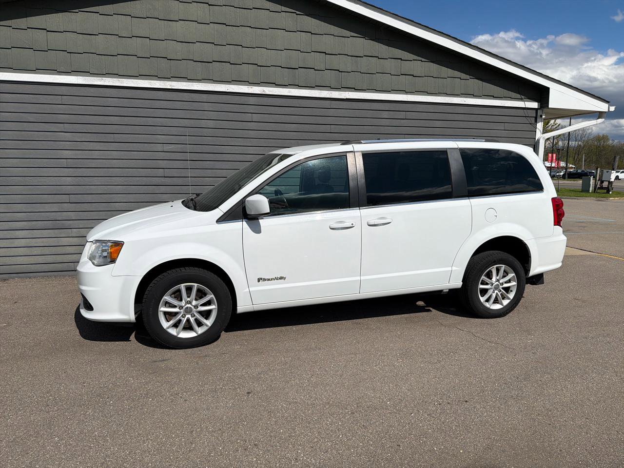 Used 2019 Dodge Grand Caravan SXT FWD image 5