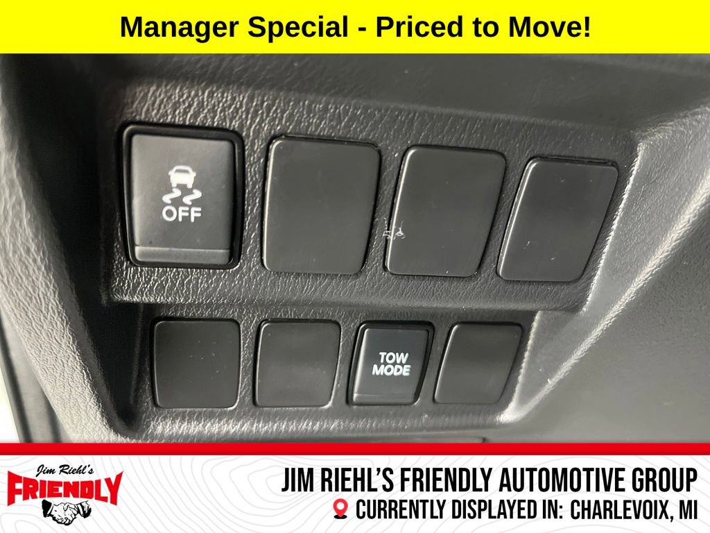 Used 2018 Nissan Pathfinder SV image 30