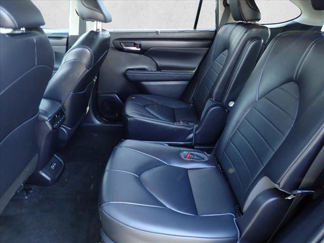 Used 2023 Toyota Highlander XLE FWD image 10