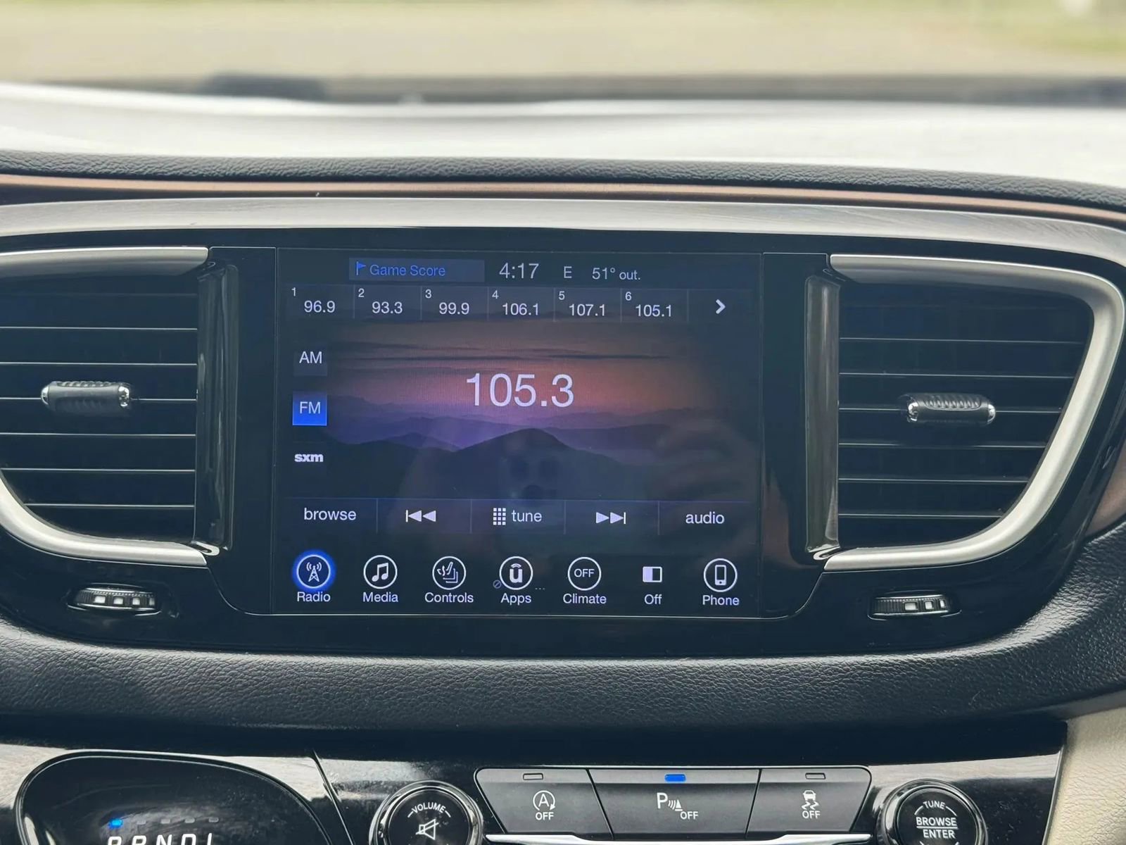 Used 2017 Chrysler Pacifica Touring-L FWD image 21
