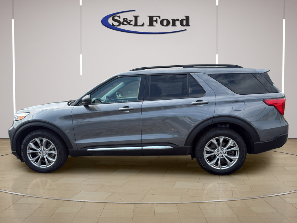 Certified 2023 Ford Explorer XLT w/ Equipment Group 202A AWD/4WD image 4