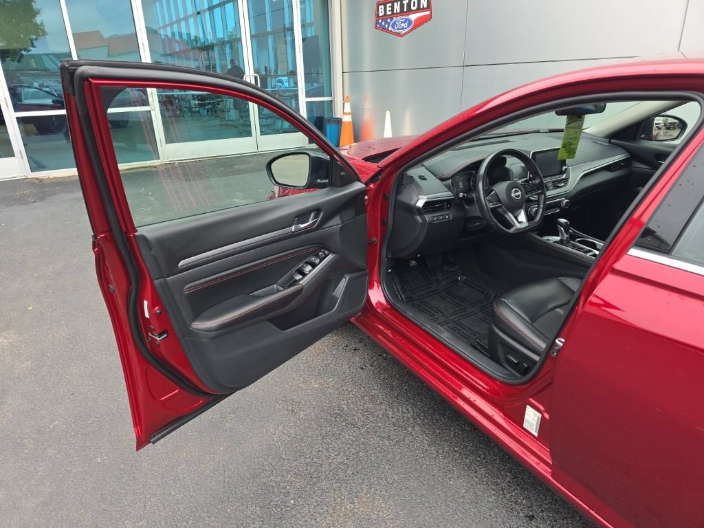 Used 2023 Nissan Altima 2.5 SR FWD image 10
