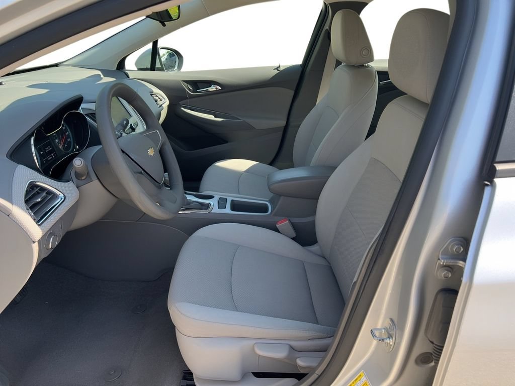 Used 2017 Chevrolet Cruze LS FWD image 6